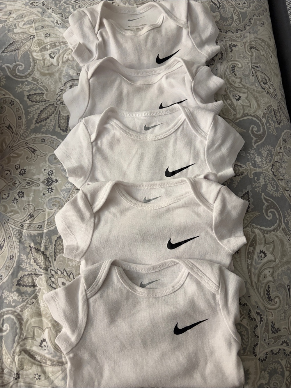 Nike onesie  T shirts 6m